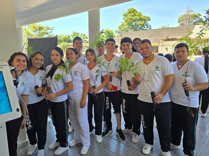 Imagen de siembra de arboles en el SENA